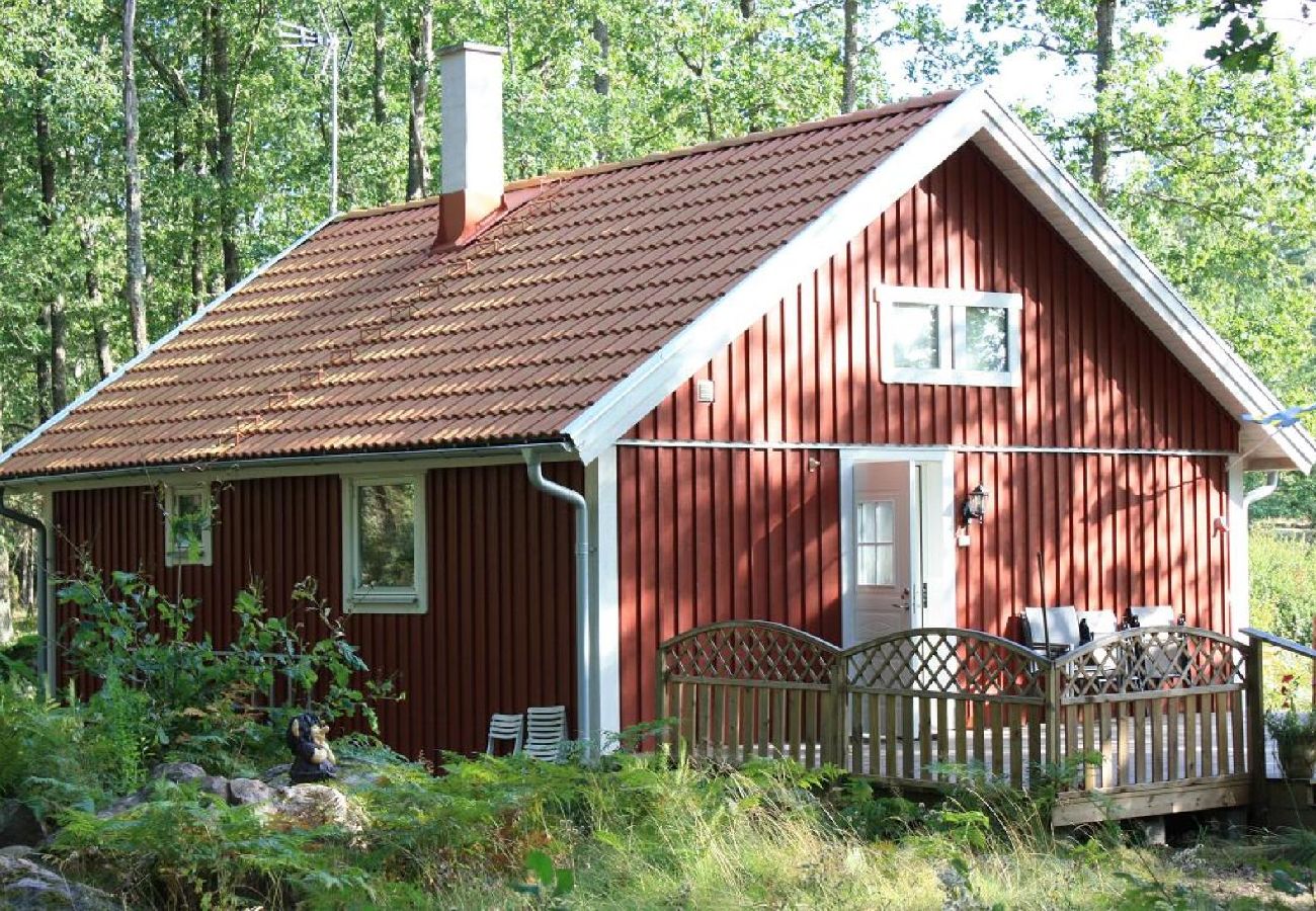 Ferienhaus in Oskarshamn - Smålandurlaub im Wald zwischen Seen und Ostseeküste