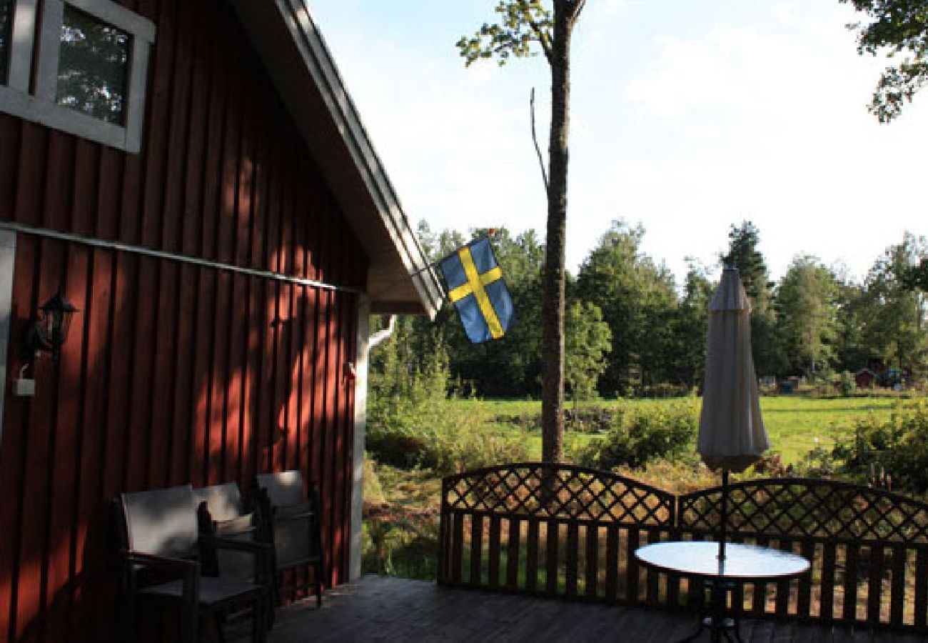 Ferienhaus in Oskarshamn - Smålandurlaub im Wald zwischen Seen und Ostseeküste