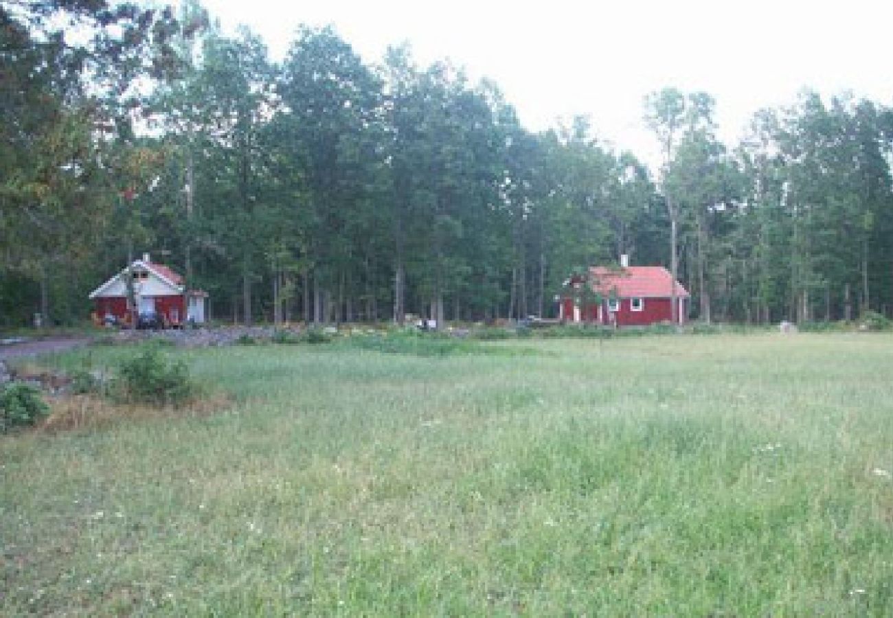 Ferienhaus in Oskarshamn - Smålandurlaub im Wald zwischen Seen und Ostseeküste