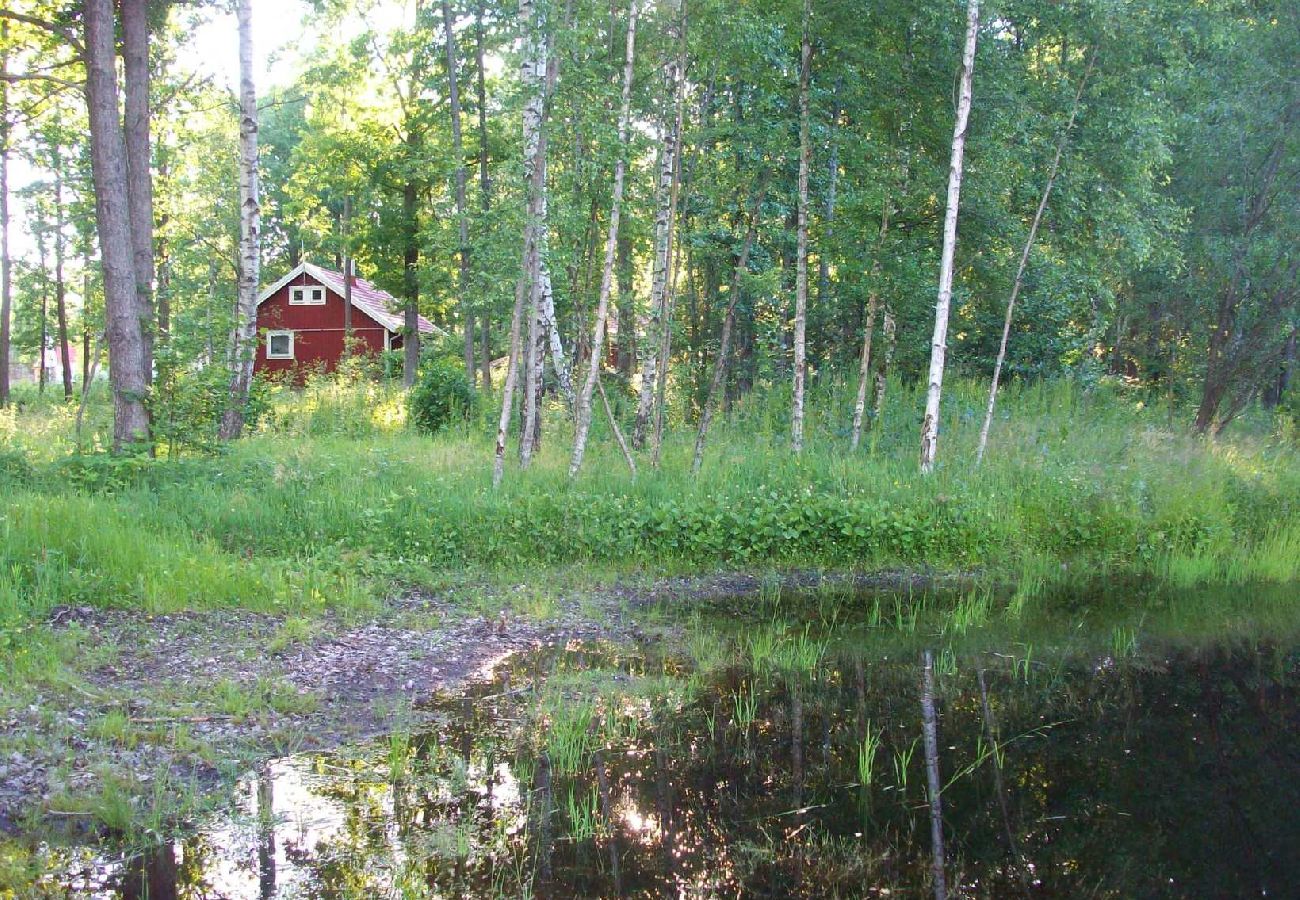 Ferienhaus in Oskarshamn - Smålandurlaub im Wald zwischen Seen und Ostseeküste