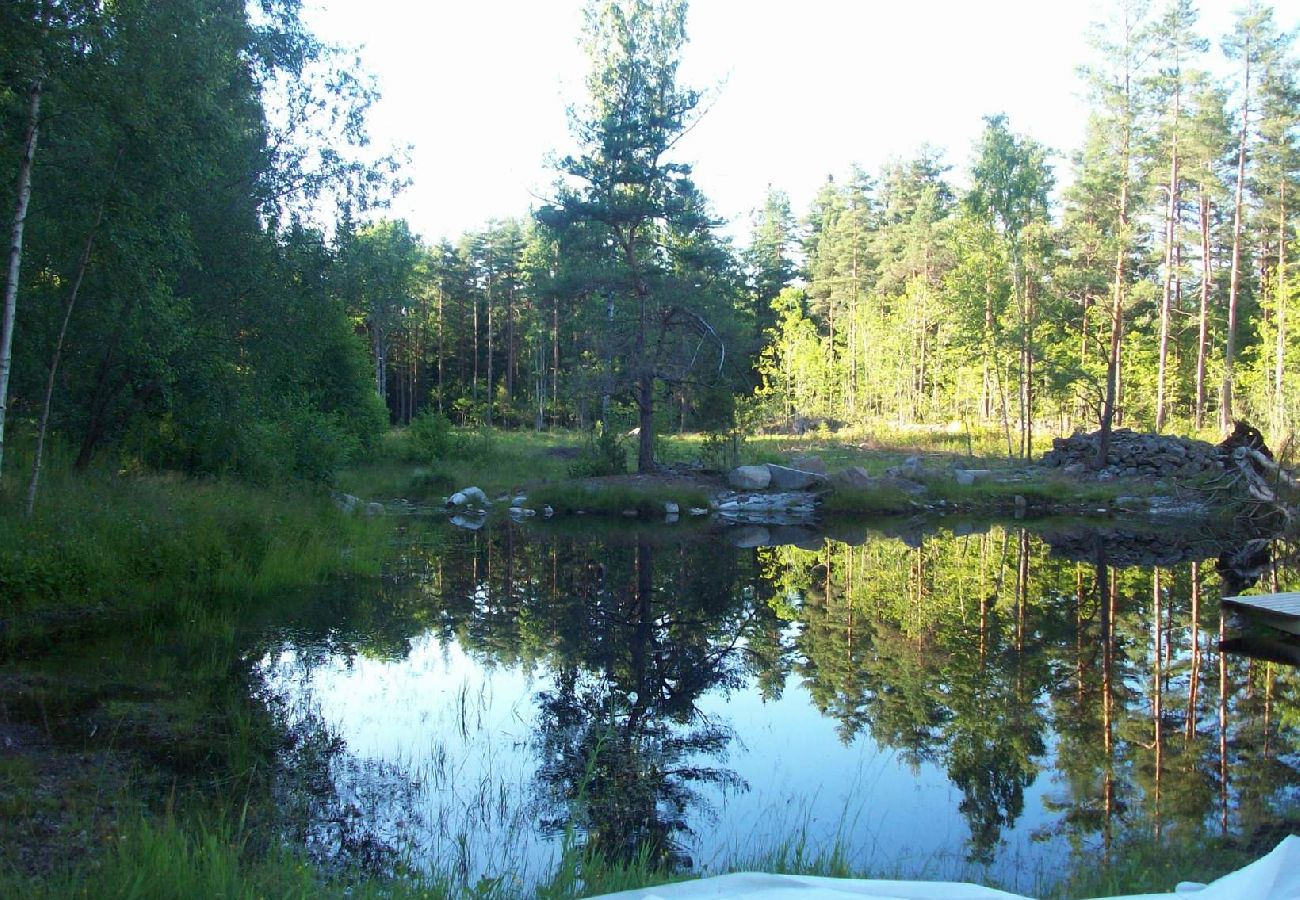 Ferienhaus in Oskarshamn - Smålandurlaub im Wald zwischen Seen und Ostseeküste