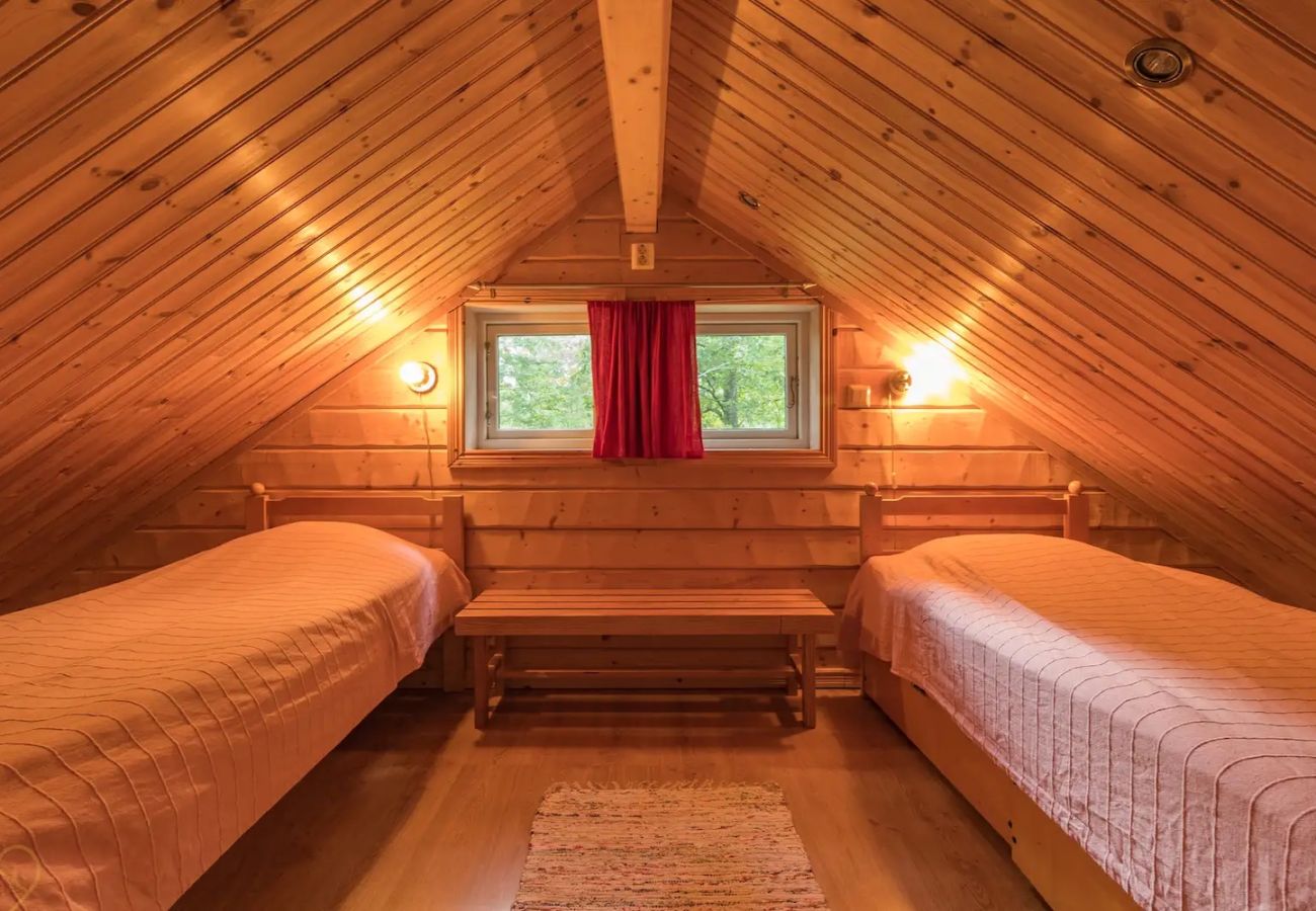 Ferienhaus in Oskarshamn - Smålandurlaub im Wald zwischen Seen und Ostseeküste