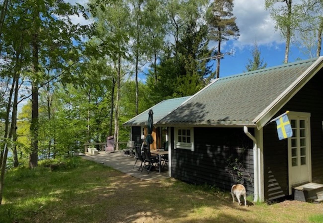 Ferienhaus in Röke - Urlaub an einem Waldsee in Skåne mit Boot