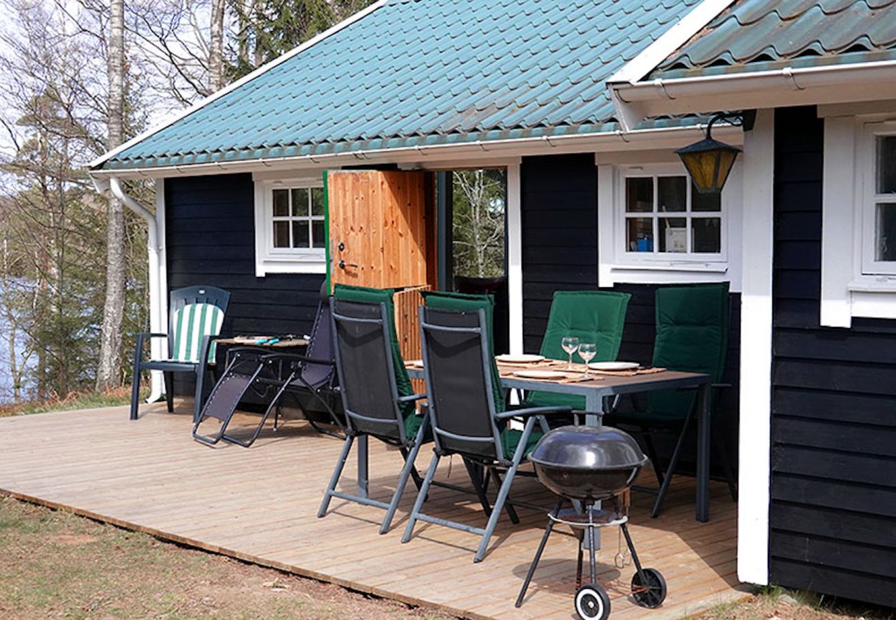 Ferienhaus in Röke - Urlaub an einem Waldsee in Skåne mit Boot