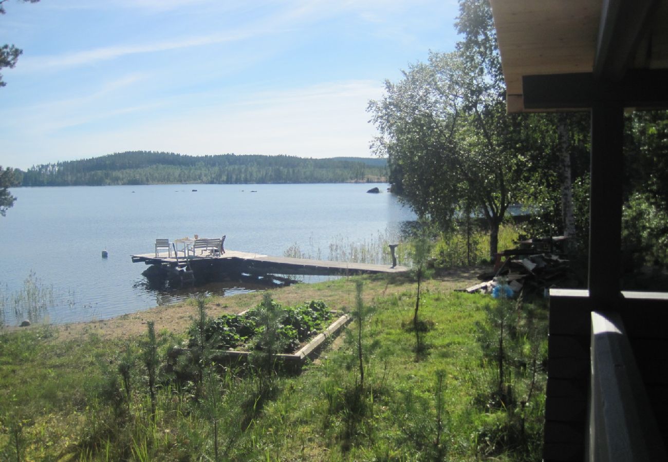 Ferienhaus in Liden - Blockhütte direkt am See mit Boot