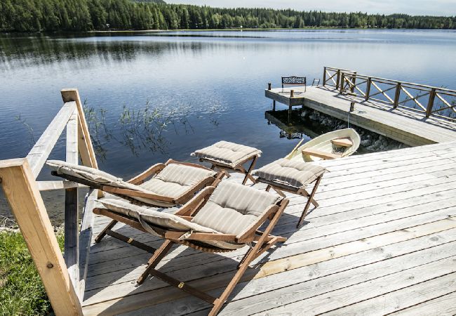 Ferienhaus in Gällö - Traumlage mit riesiger Terrasse direkt am See