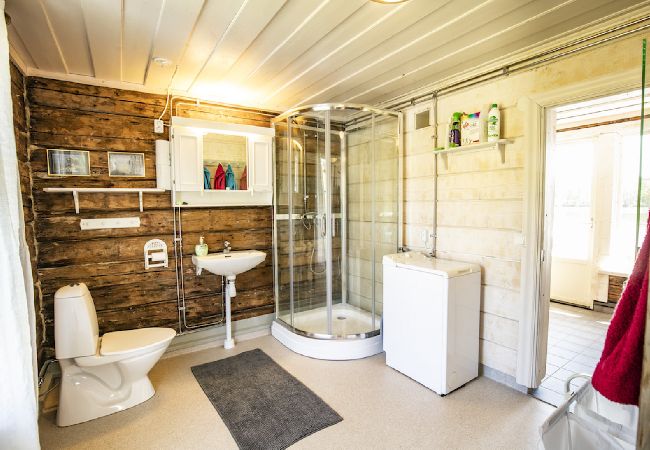 Ferienhaus in Gällö - Traumlage mit riesiger Terrasse direkt am See Ferienhaus in Gällö - Traumlage mit riesiger Terrasse direkt am See