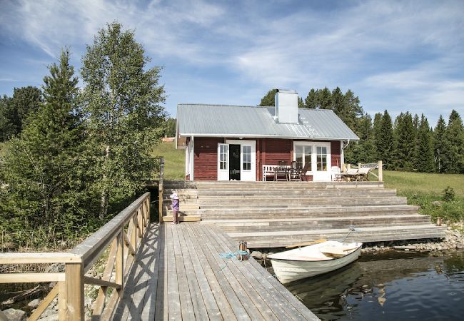 Ferienhaus in Gällö - Traumlage mit riesiger Terrasse direkt am See