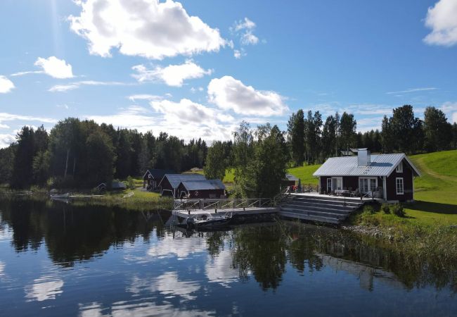 Ferienhaus in Gällö - Traumlage mit riesiger Terrasse direkt am See