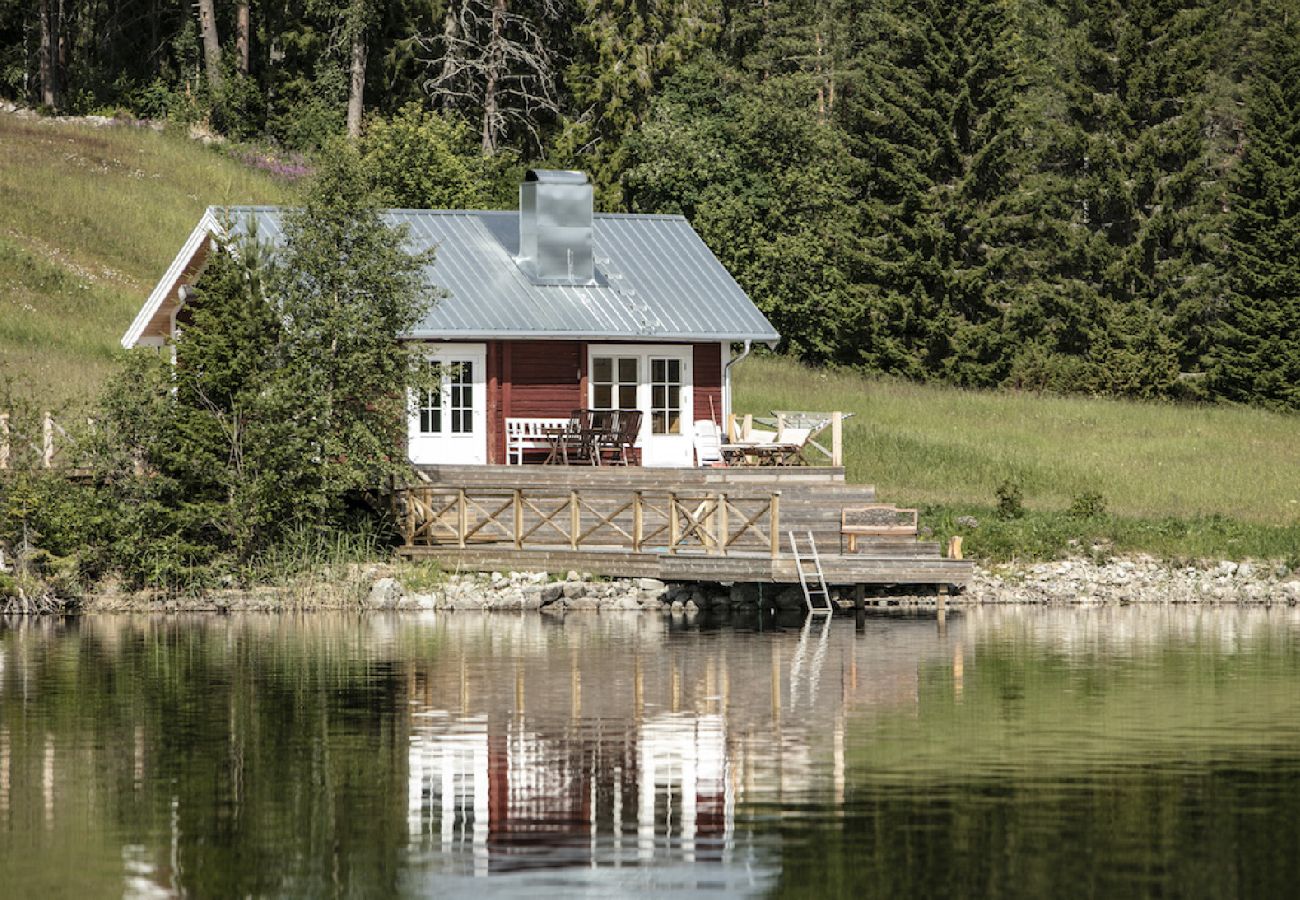 Ferienhaus in Gällö - Traumlage mit riesiger Terrasse direkt am See