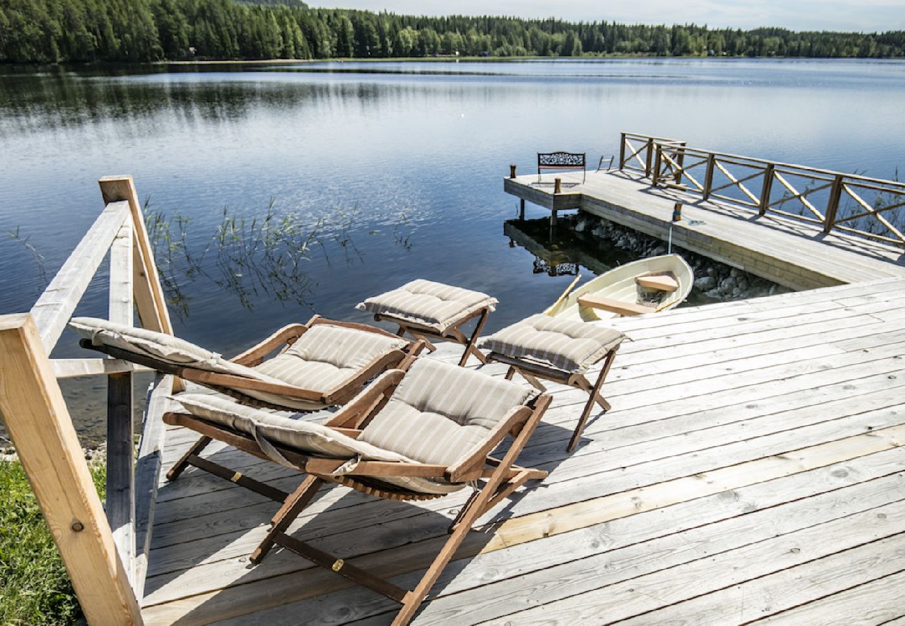 Ferienhaus in Gällö - Traumlage mit riesiger Terrasse direkt am See