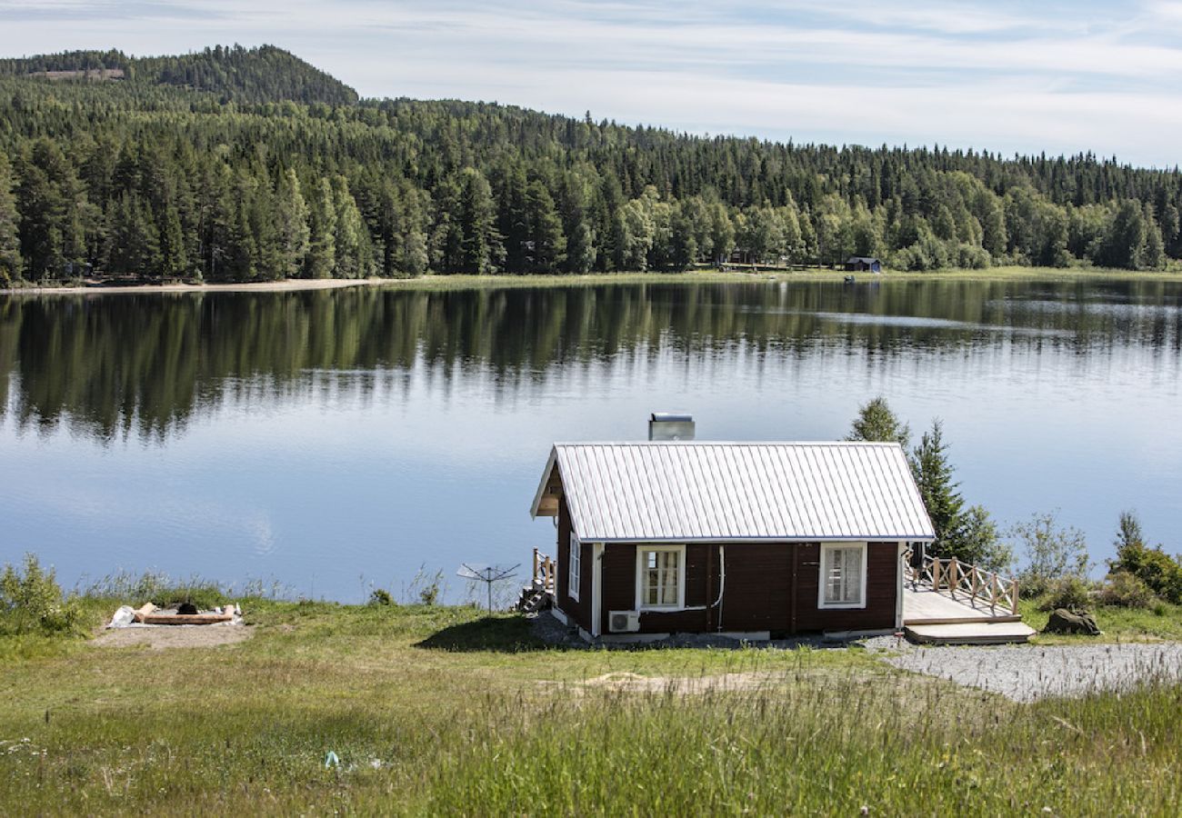 Ferienhaus in Gällö - Traumlage mit riesiger Terrasse direkt am See