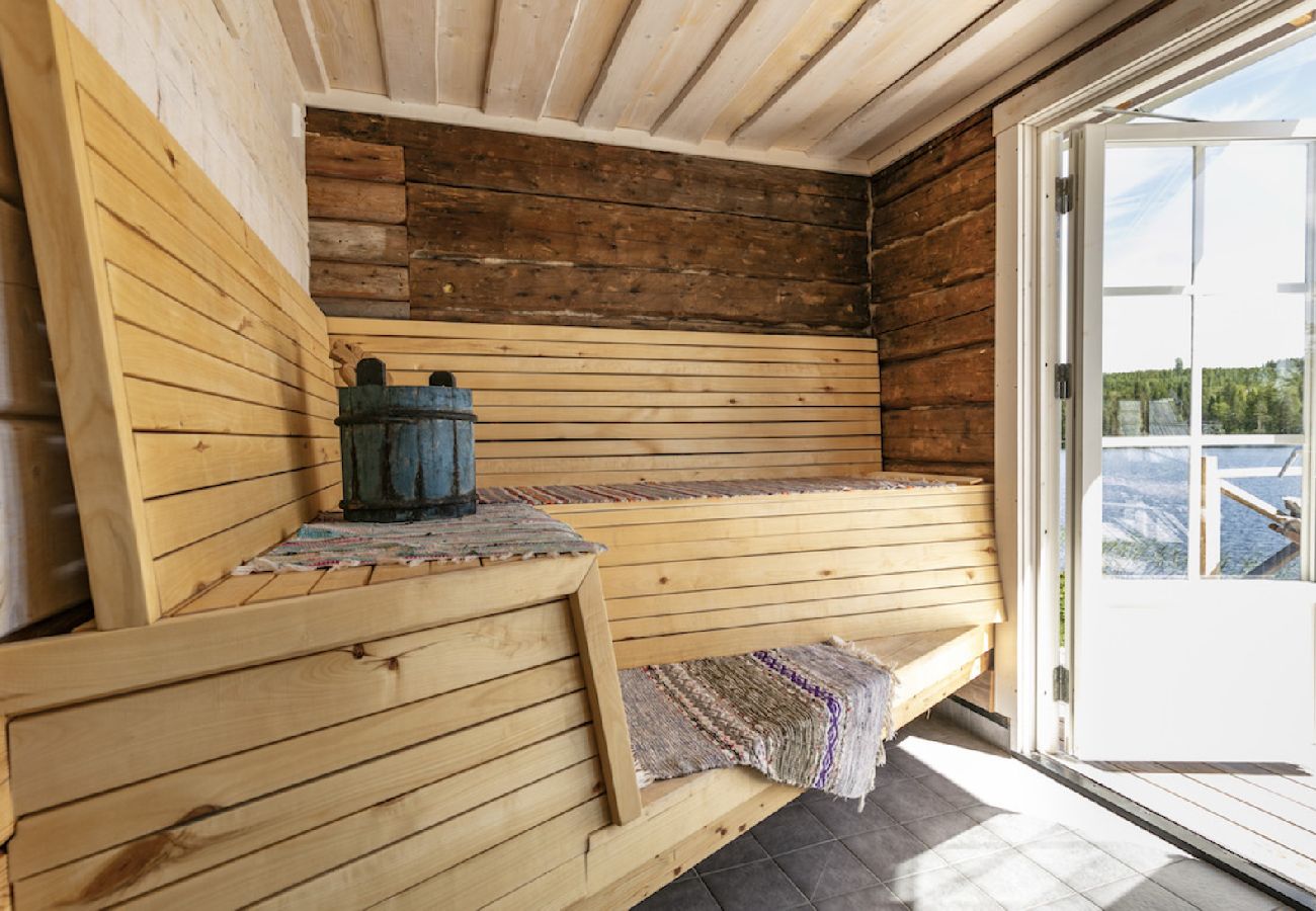 Ferienhaus in Gällö - Traumlage mit riesiger Terrasse direkt am See