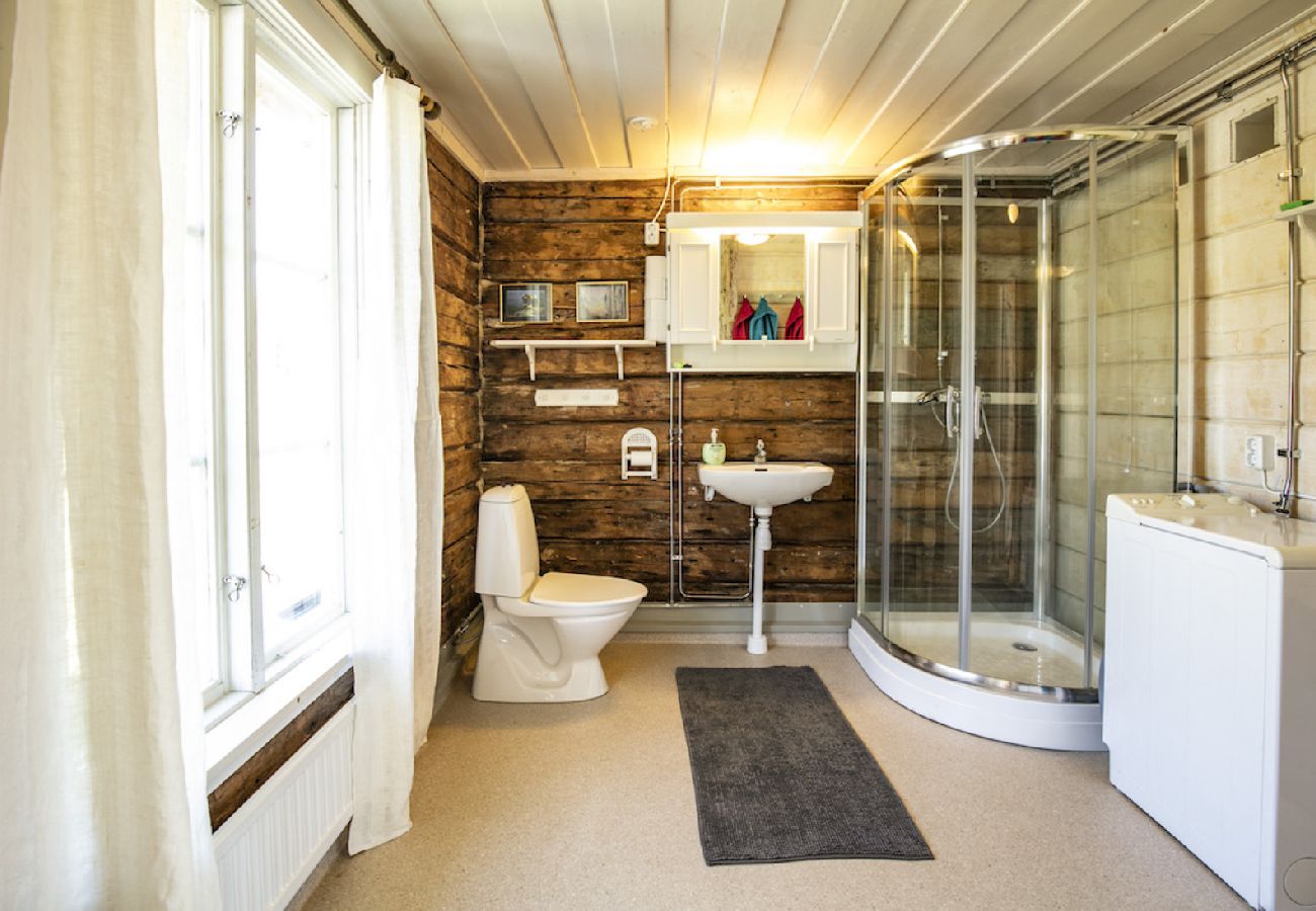 Ferienhaus in Gällö - Traumlage mit riesiger Terrasse direkt am See