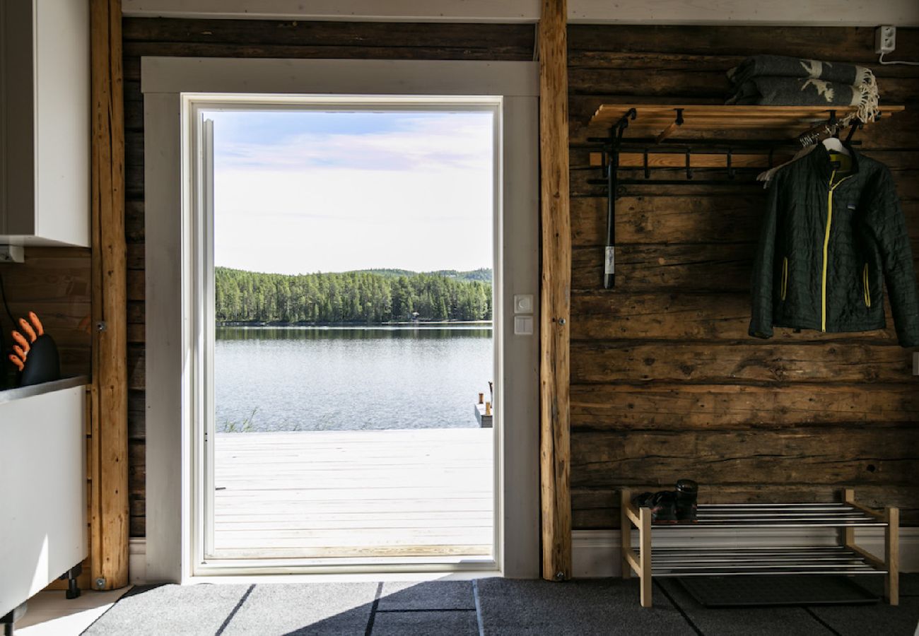 Ferienhaus in Gällö - Traumlage mit riesiger Terrasse direkt am See