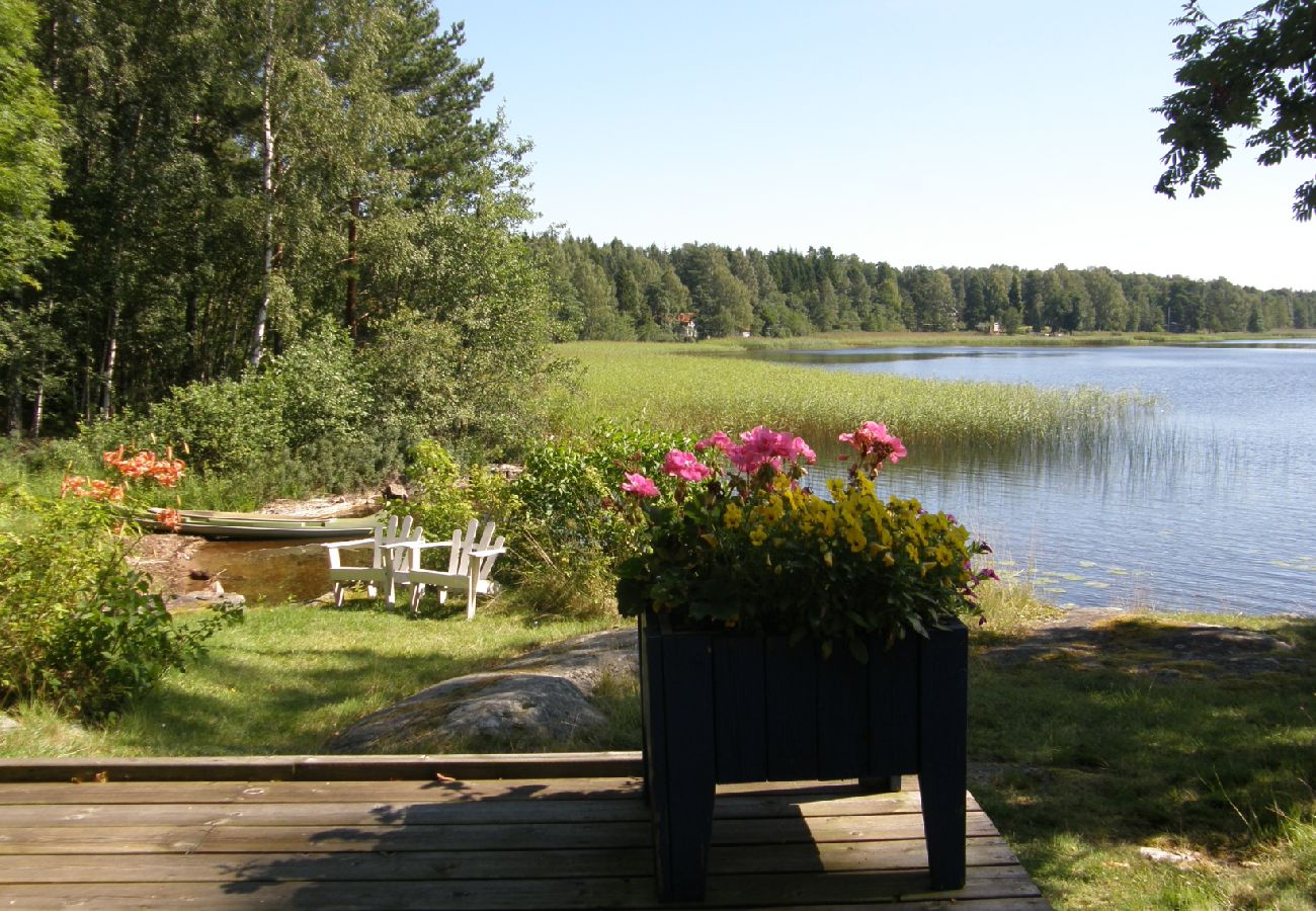 Ferienhaus in Säffle - Ferienhaus am See mit eigenem Badestrand