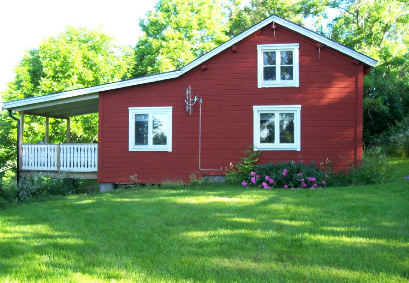 Ferienhaus in Stjärnhov - Ferienhaus im Grünen mit Seeblick