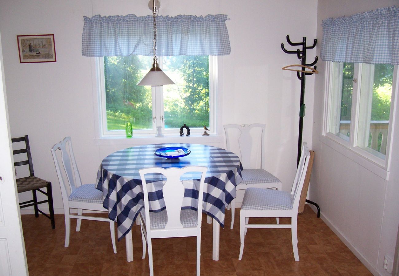 Ferienhaus in Stjärnhov - Ferienhaus im Grünen mit Seeblick