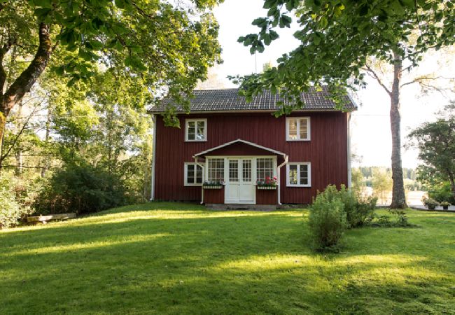 Ferienhaus in Brålanda - Lindeskogen