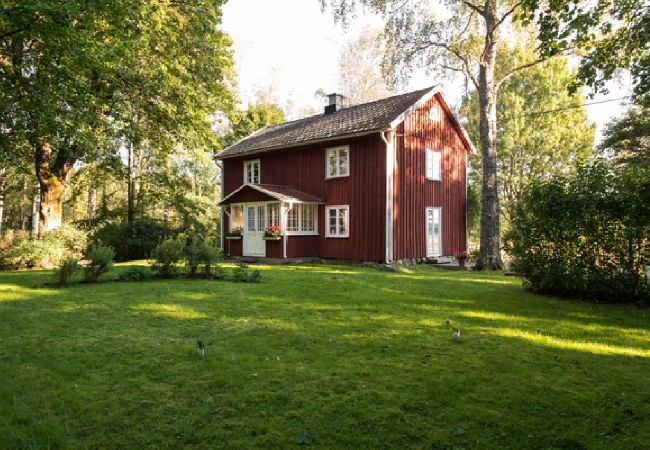 Ferienhaus in Brålanda - Lindeskogen