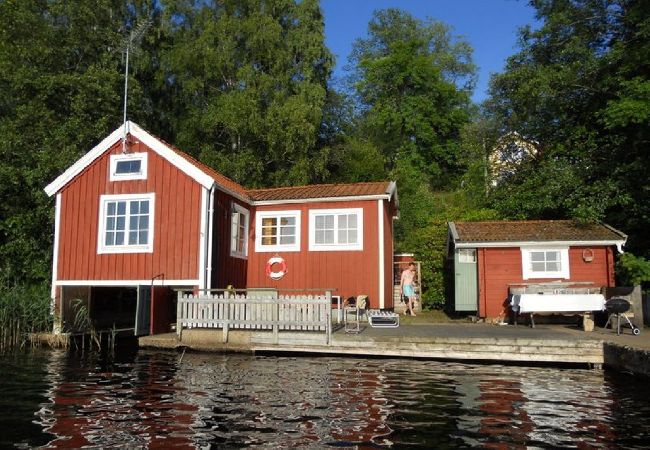 Ferienhaus in Lerum - Ferienhaus direkt am Seeufer 15 Minuten von Göteborg