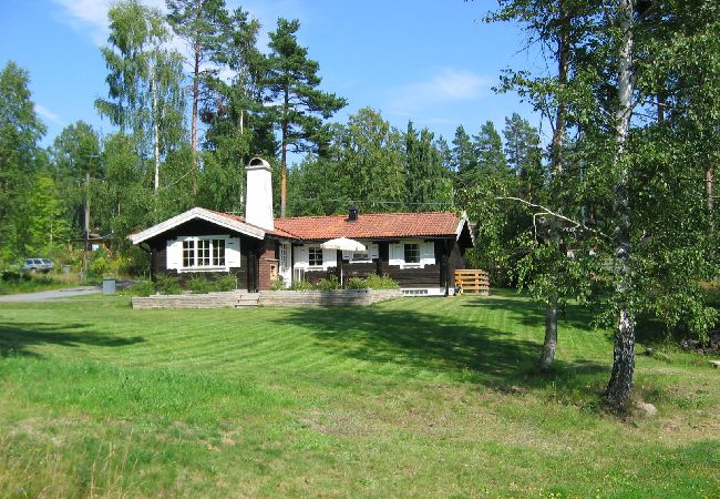  in Motala - Schönes Ferienhaus mit Blick auf den Vätternsee