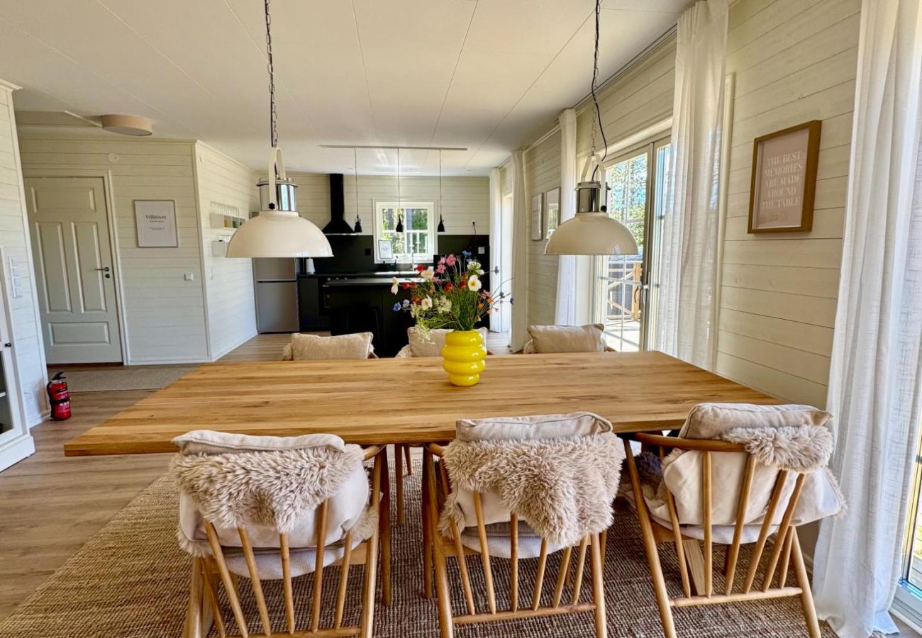 Ferienhaus in Hultsfred - Komfort Ferienhaus direkt am See in Småland