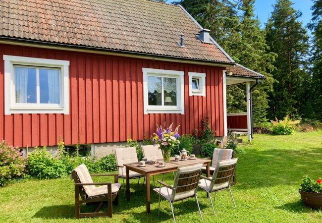 Ferienhaus in Kristinehamn - Urlaub zwischen Wald und Weiden - 500 Meter vom Vänernsee entfernt