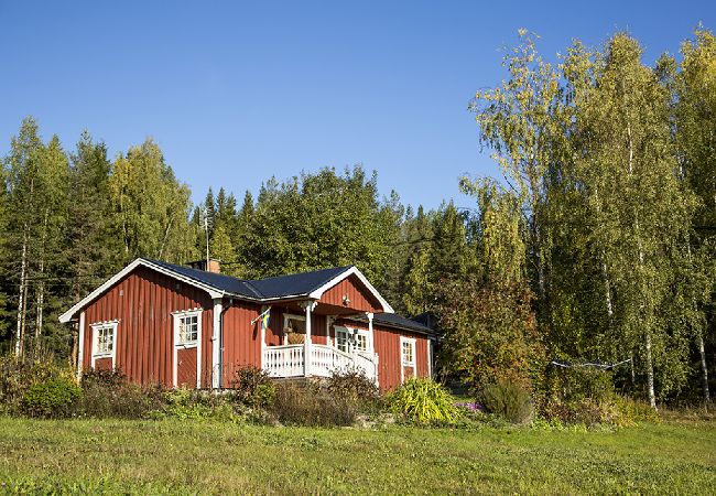 Ferienhaus in Gällö - Schnuckliches Ferienhaus mit Seeblick, Wifi und Boot