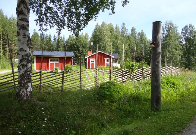 Ferienhaus in Gällö - Schnuckliches Ferienhaus mit Seeblick, Wifi und Boot