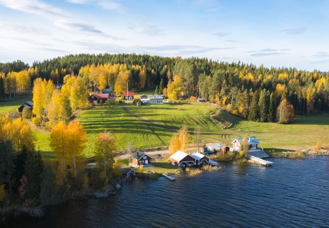 Ferienhaus in Gällö - Schnuckliches Ferienhaus mit Seeblick, Wifi und Boot