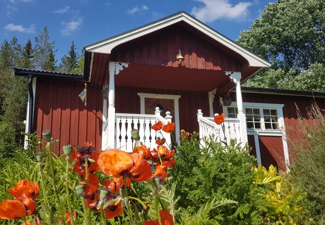 Ferienhaus in Gällö - Schnuckliches Ferienhaus mit Seeblick, Wifi und Boot