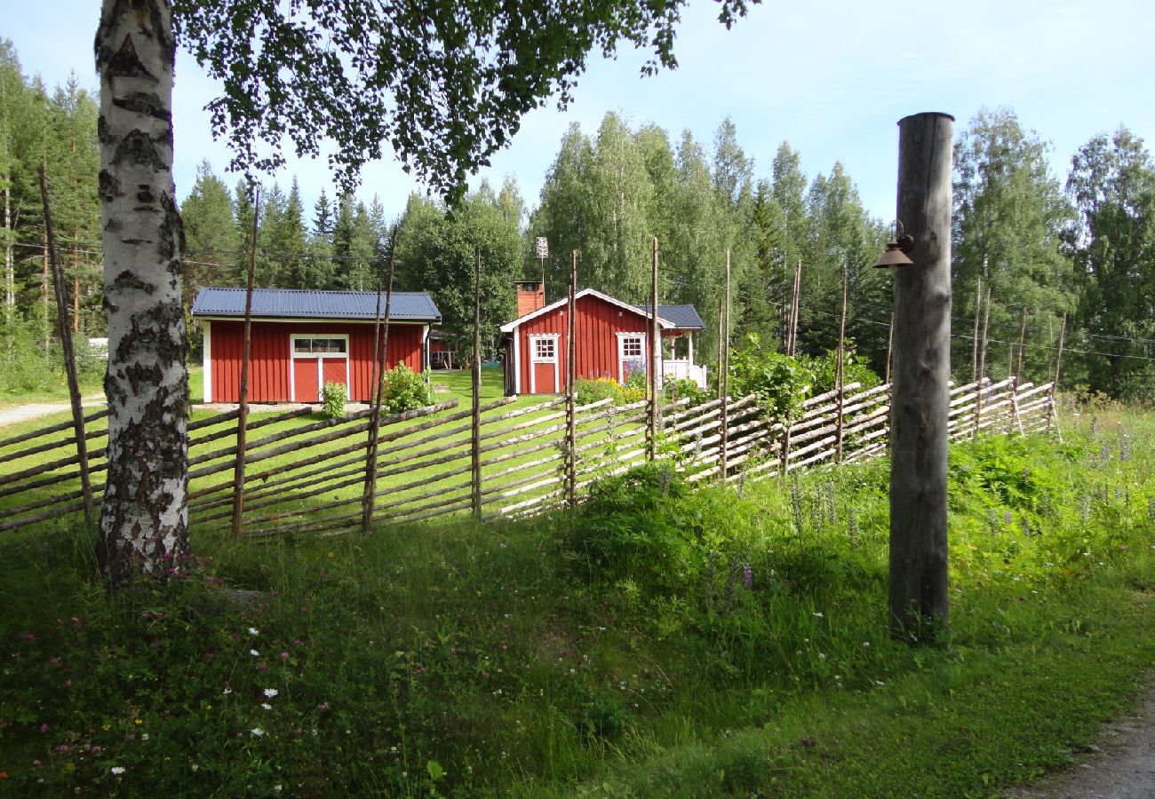 Ferienhaus in Gällö - Schnuckliches Ferienhaus mit Seeblick, Wifi und Boot