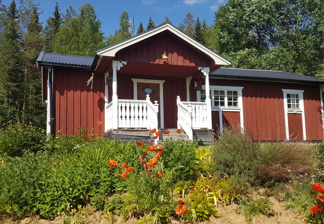 Ferienhaus in Gällö - Schnuckliches Ferienhaus mit Seeblick, Wifi und Boot