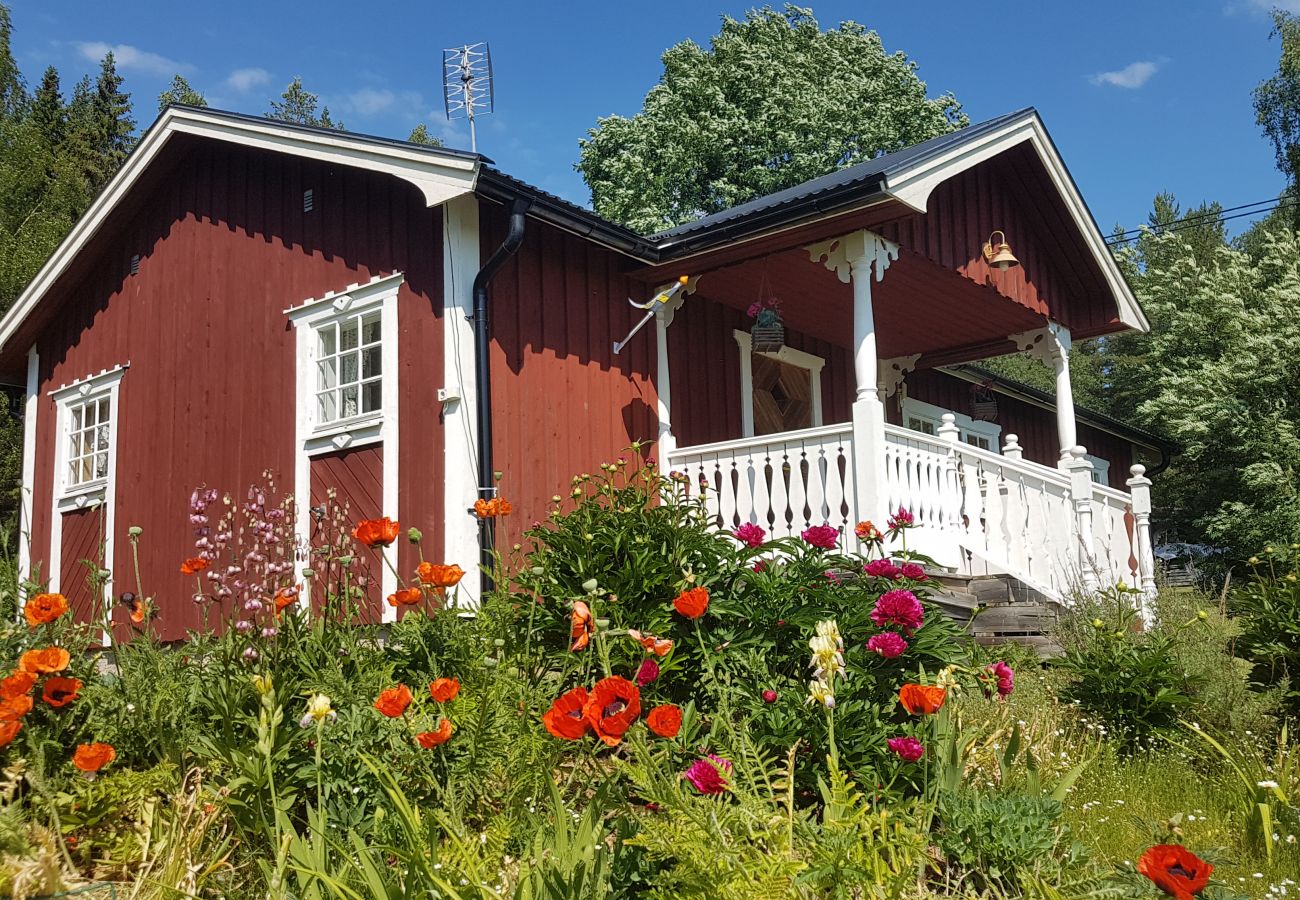 Ferienhaus in Gällö - Schnuckliches Ferienhaus mit Seeblick, Wifi und Boot