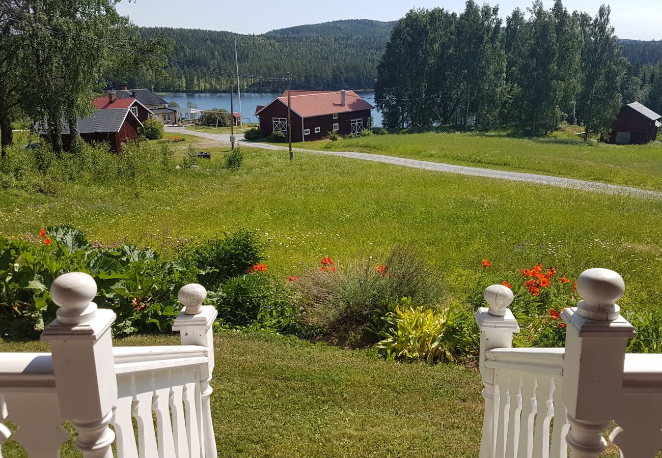 Ferienhaus in Gällö - Schnuckliches Ferienhaus mit Seeblick, Wifi und Boot