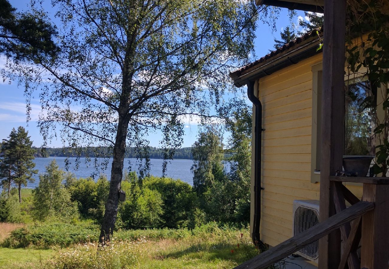 Ferienhaus in Nyköping - Charmantes Ferienhaus mit Seeblick in Södermanland