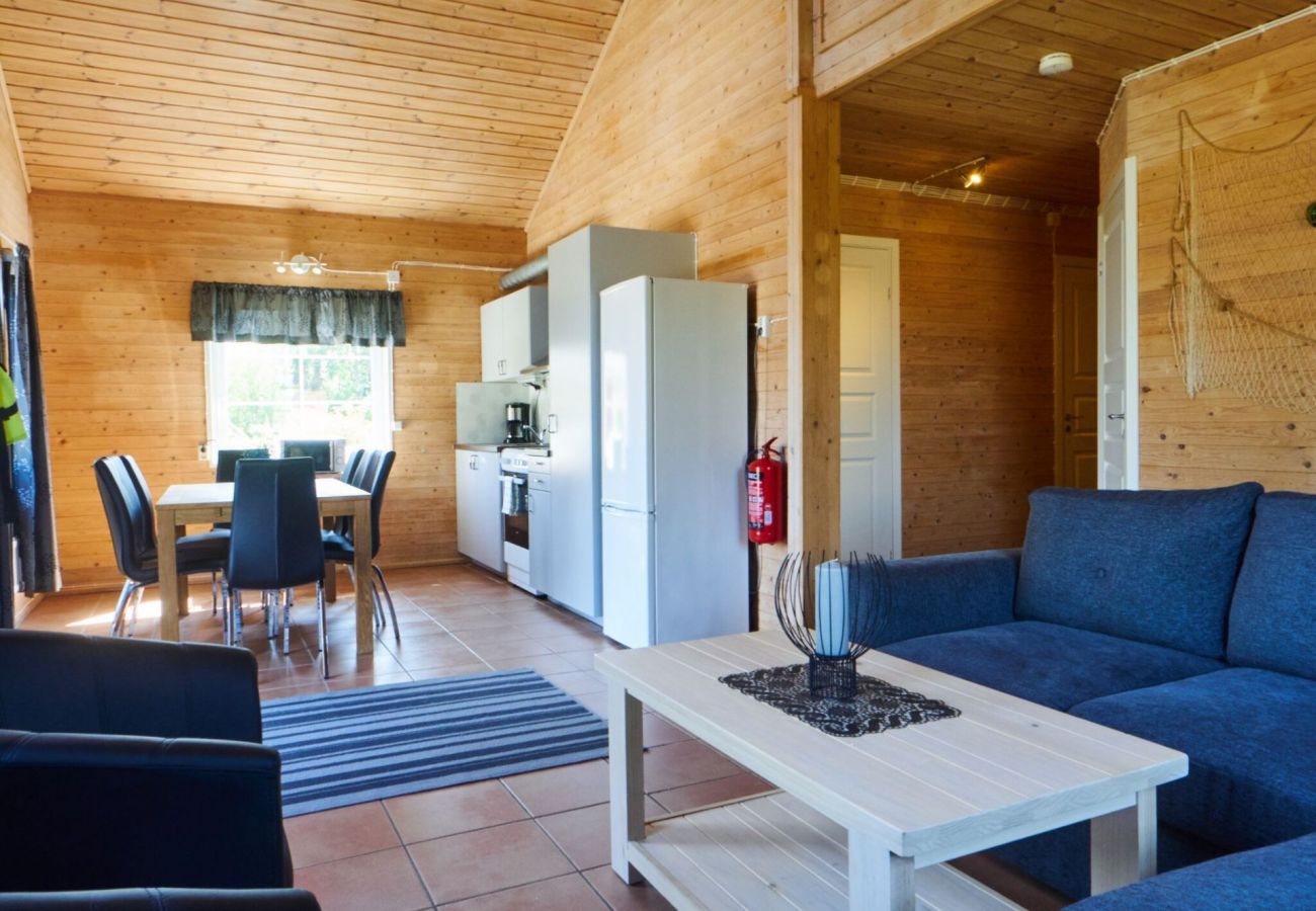 Ferienhaus in Väckelsång - Komfort-Ferienhaus mit Seeblick, Boot und beheiztem Pool vor der Tür
