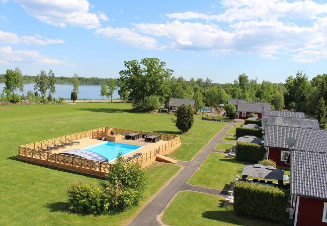 Ferienhaus in Väckelsång - Traumurlaub am See mit Motorboot und Pool vor der Tür