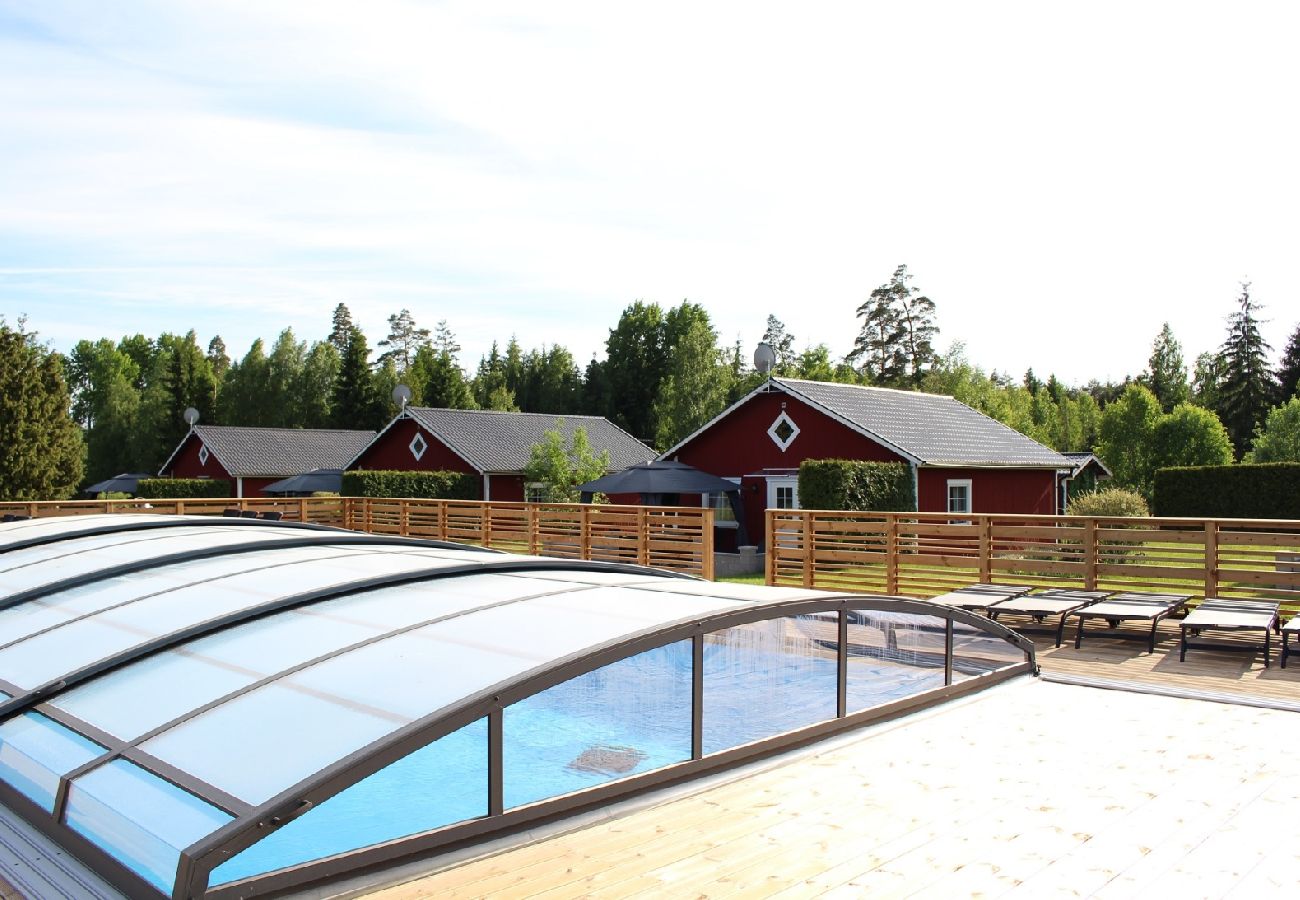 Ferienhaus in Väckelsång - Traumurlaub am See mit Motorboot und Pool vor der Tür