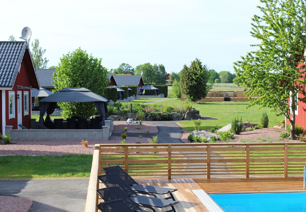 Ferienhaus in Väckelsång - Traumurlaub am See mit Motorboot und Pool vor der Tür