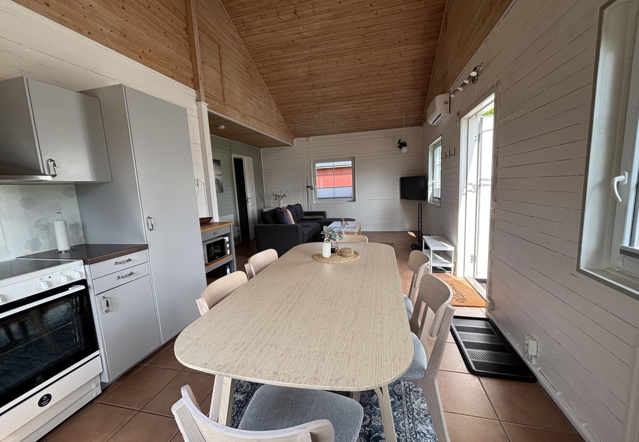 Ferienhaus in Väckelsång - Traumurlaub am See mit Boot und Pool vor der Tür