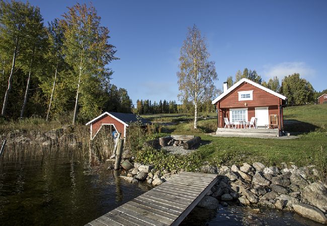 Ferienhaus in Gällö - Wunderbares Ferienhaus direkt am See mit Sauna, Wifi und Wildnisbad