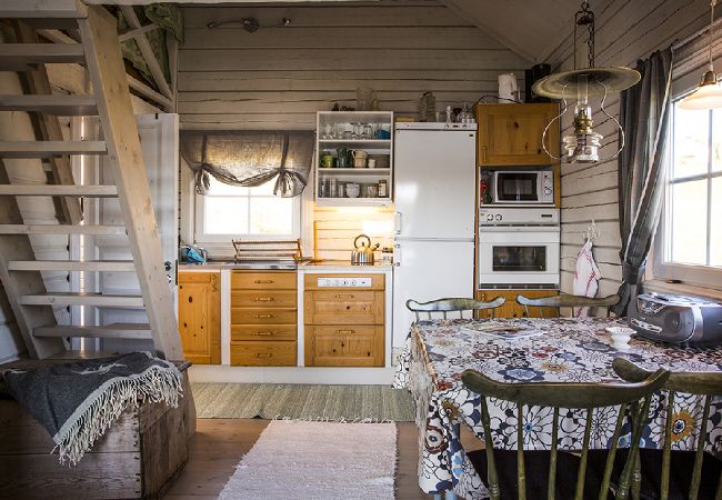 Ferienhaus in Gällö - Wunderbares Ferienhaus direkt am See mit Sauna, Wifi und Wildnisbad (mietbar) Ferienhaus in Gällö - Wunderbares Ferienhaus direkt am See mit Sauna, Wifi und Wildnisbad (mietbar)