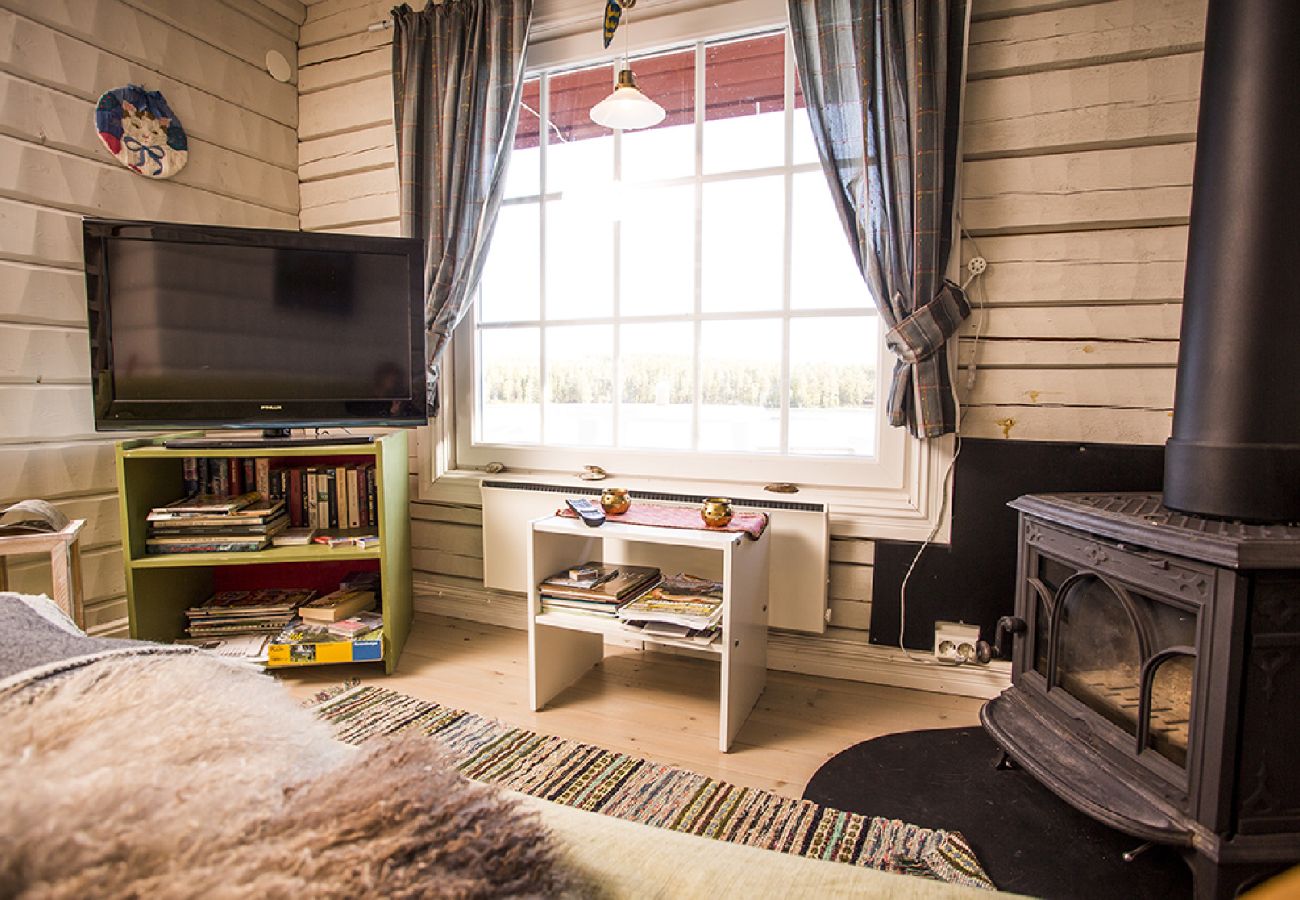 Ferienhaus in Gällö - Wunderbares Ferienhaus direkt am See mit Sauna, Wifi und Wildnisbad (mietbar)