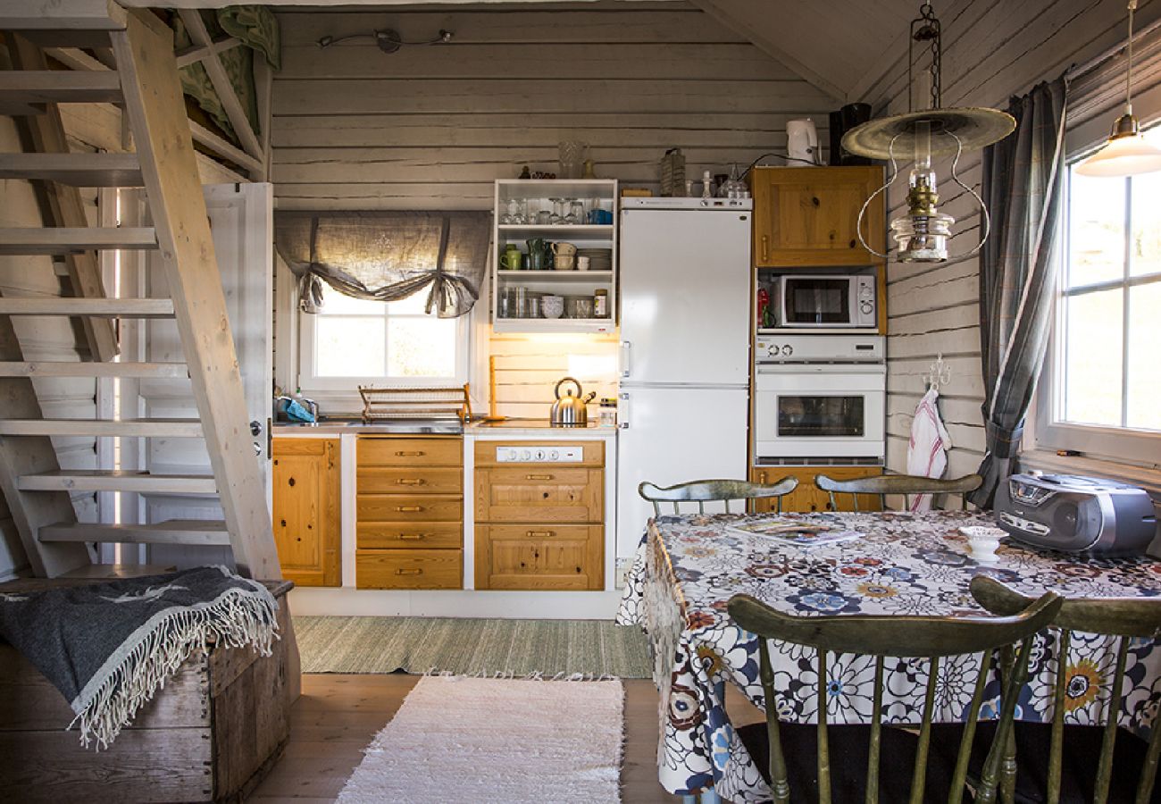 Ferienhaus in Gällö - Wunderbares Ferienhaus direkt am See mit Sauna, Wifi und Wildnisbad (mietbar)