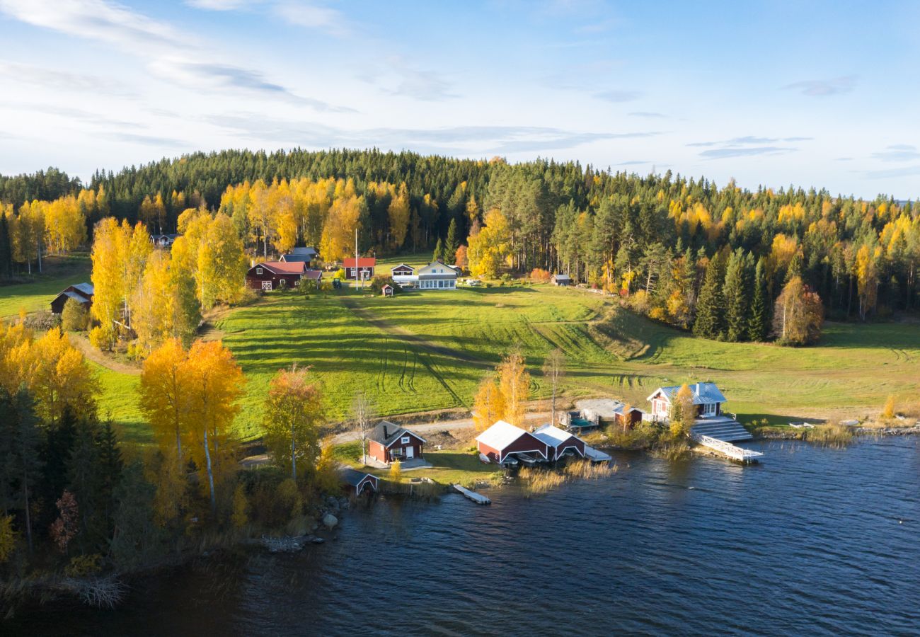 Ferienhaus in Gällö - Wunderbares Ferienhaus direkt am See mit Sauna, Wifi und Wildnisbad (mietbar)