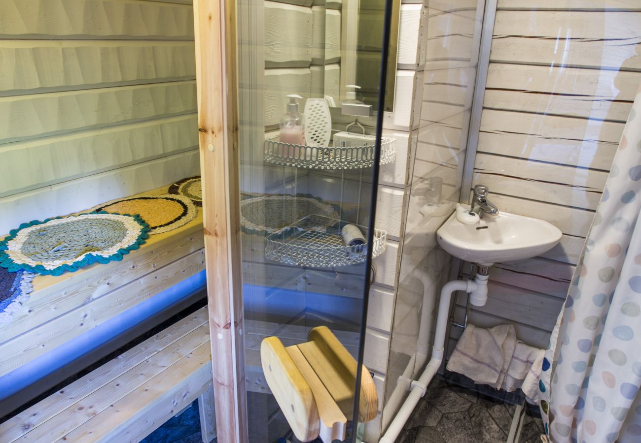 Ferienhaus in Gällö - Wunderbares Ferienhaus direkt am See mit Sauna, Wifi und Wildnisbad (mietbar)