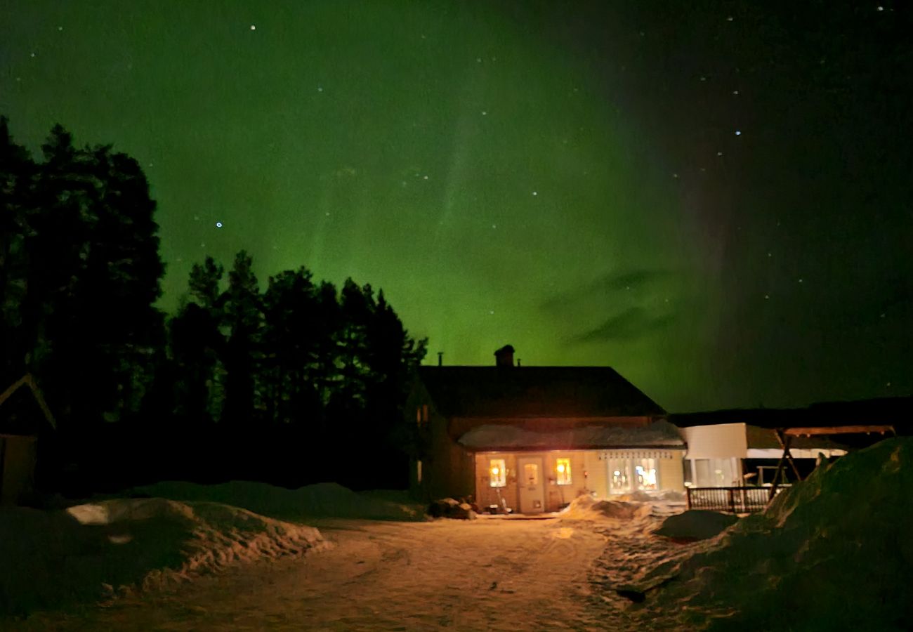 Ferienhaus in Gällö - Wunderbares Ferienhaus direkt am See mit Sauna, Wifi und Wildnisbad (mietbar)