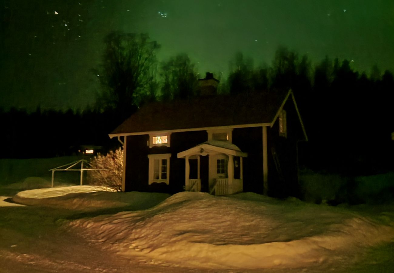 Ferienhaus in Gällö - Wunderbares Ferienhaus direkt am See mit Sauna, Wifi und Wildnisbad (mietbar)